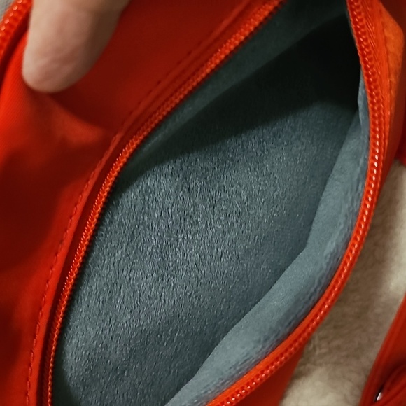 Ihkwip Red Zig Zag Convertible Bag - Picture 10 of 11